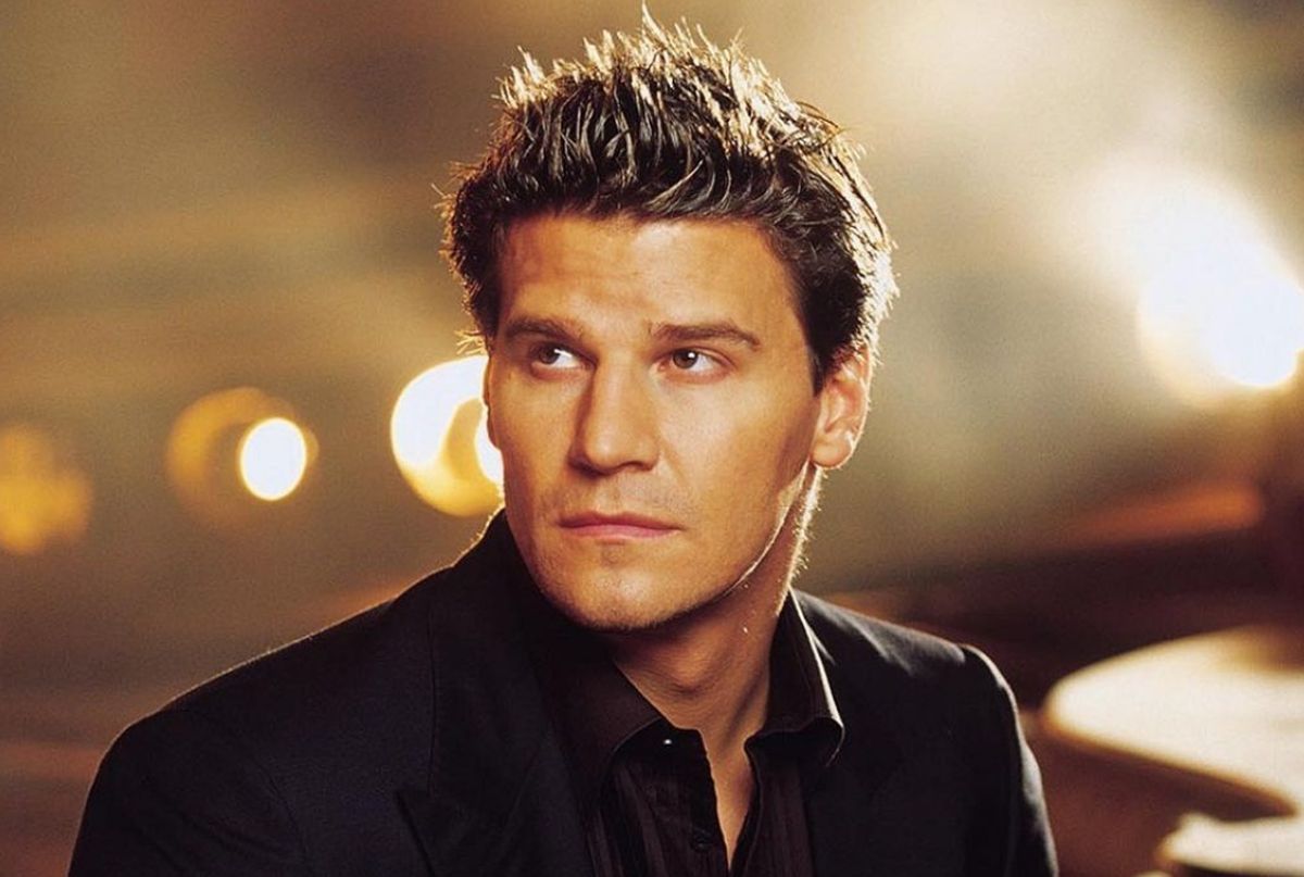 Le personnage d'Angel dans Buffy contre les vampires origines et évolution