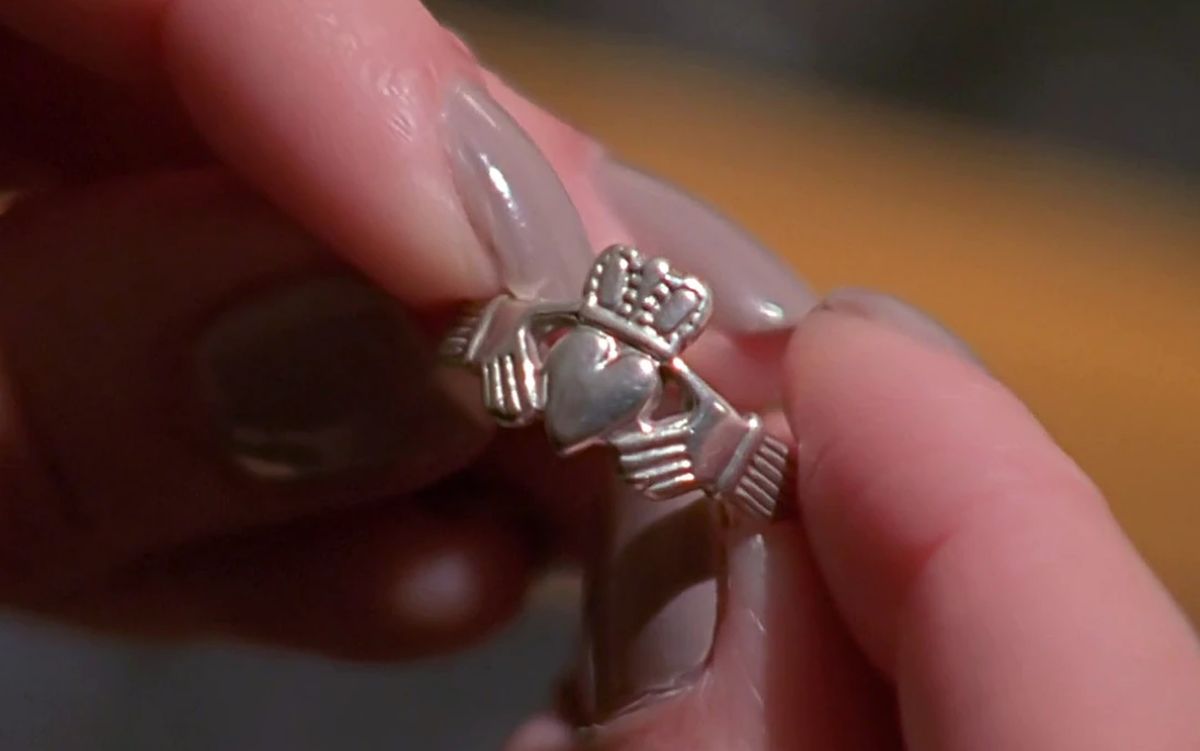 La bague claddagh dans la série Buffy contre les vampires