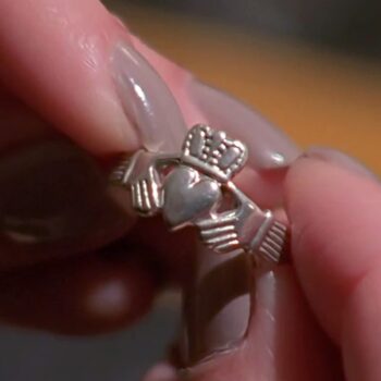 La bague claddagh dans la série Buffy contre les vampires